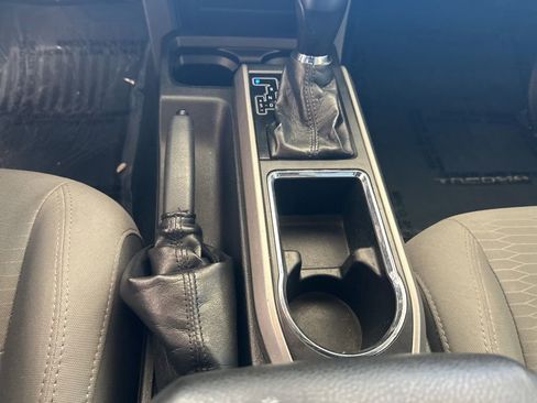 Used 2017 Toyota Tacoma 2WD Double Cab image 43