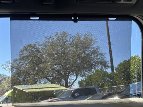 Used 2022 Toyota Sienna Limited image 28