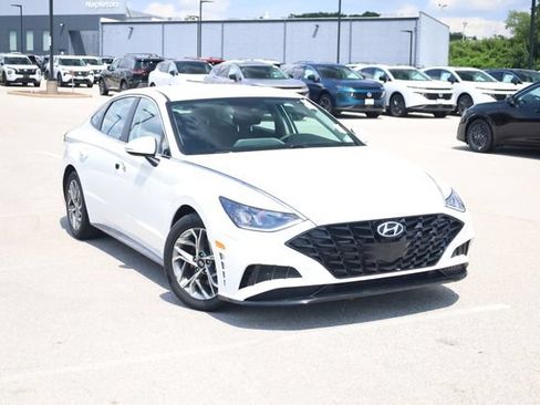 Used 2022 Hyundai Sonata SEL w/ Cargo Package FWD image 2