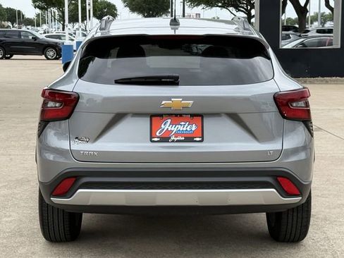 Certified 2025 Chevrolet Trax LT image 6