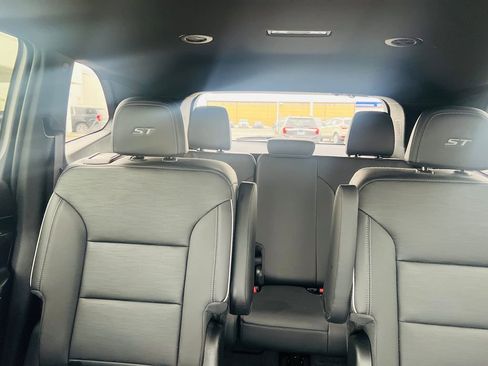 Used 2025 Buick Enclave Sport Touring image 30