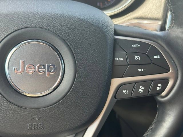 Certified 2019 Jeep Grand Cherokee Overland AWD/4WD image 32