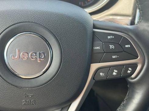 Certified 2019 Jeep Grand Cherokee Overland AWD/4WD image 32