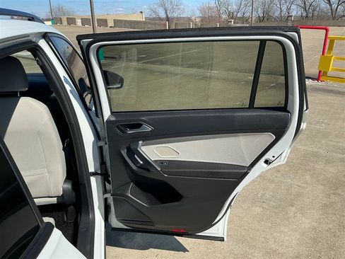Used 2019 Volkswagen Tiguan SEL Premium R-Line AWD/4WD image 36