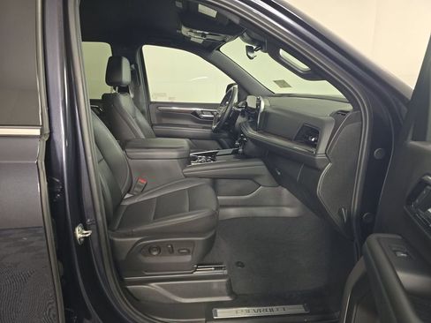 Used 2025 Chevrolet Tahoe LT RWD image 5