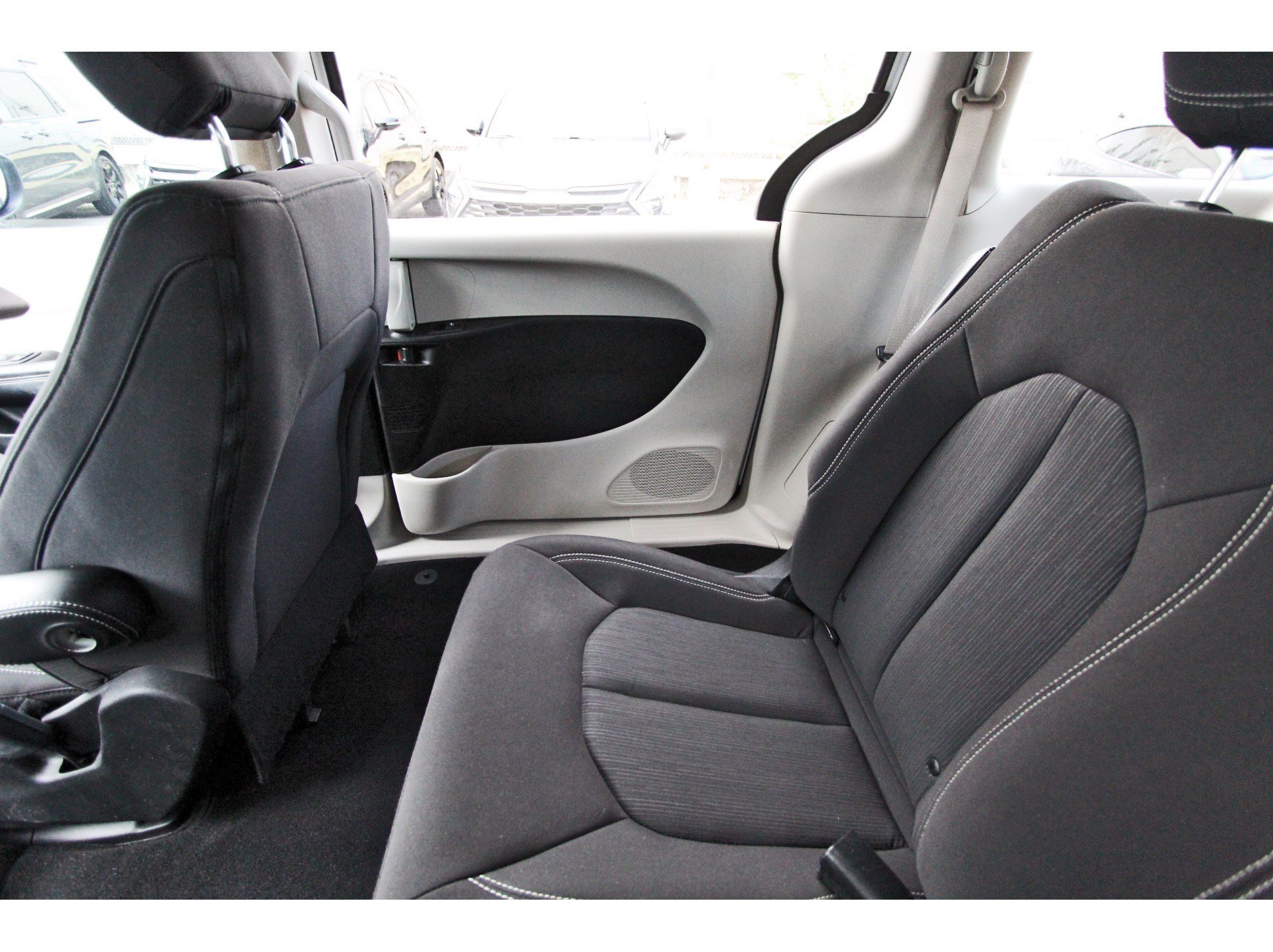 Used 2020 Chrysler Voyager L FWD image 16