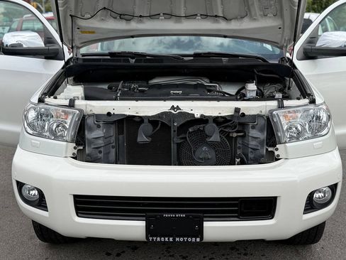 Used 2015 Toyota Sequoia Platinum AWD/4WD image 3