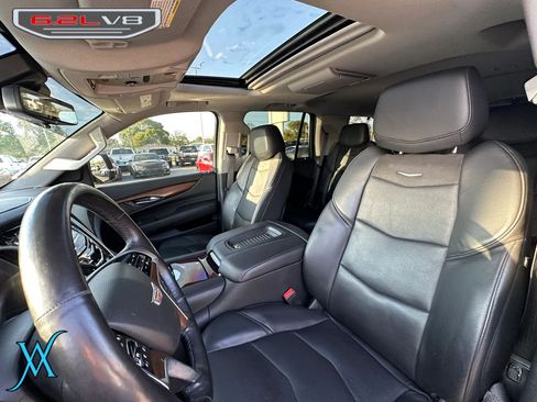 Used 2020 Cadillac Escalade Luxury AWD/4WD image 14