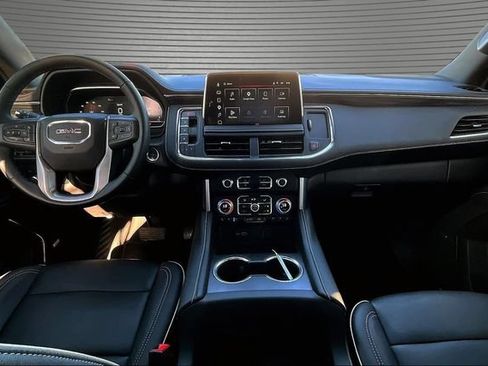 Used 2023 GMC Yukon XL SLT w/ SLT Premium Package AWD/4WD image 7