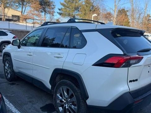 Used 2022 Toyota RAV4 XLE Premium image 6
