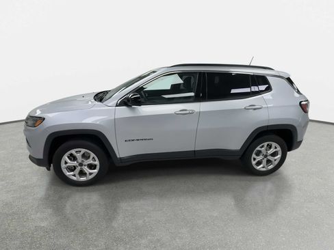 Used 2025 Jeep Compass Latitude AWD/4WD image 5