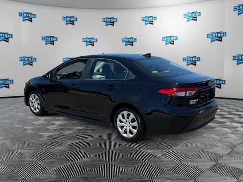 Used 2025 Toyota Corolla LE FWD image 3