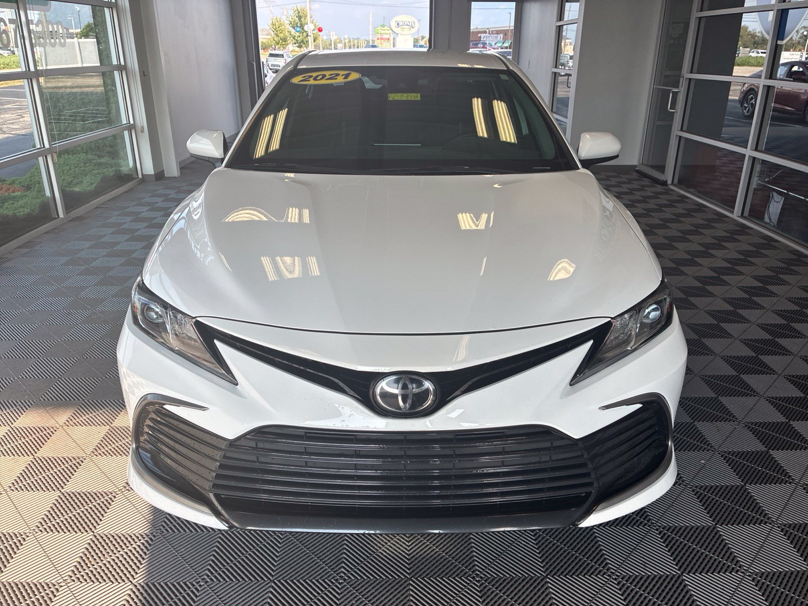 Used 2021 Toyota Camry LE w/ Carpet Mat Package (TMS) FWD image 2