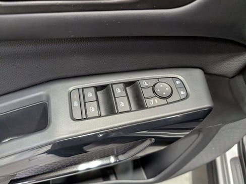 Used 2025 Nissan Pathfinder SV image 14