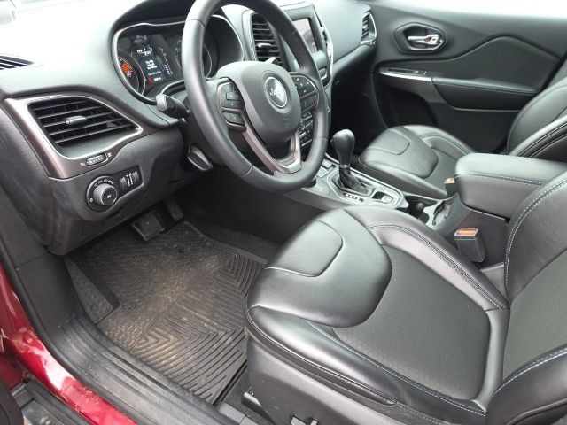 Used 2019 Jeep Cherokee Latitude Plus AWD/4WD image 25