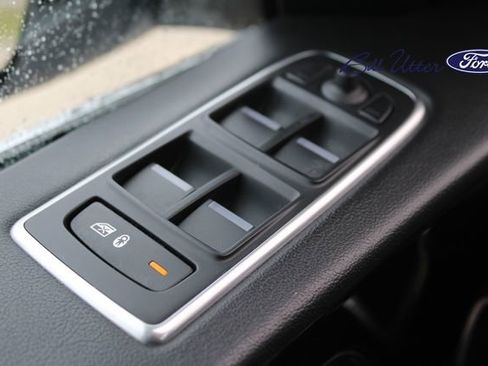 Used 2020 Jaguar F-PACE image 21