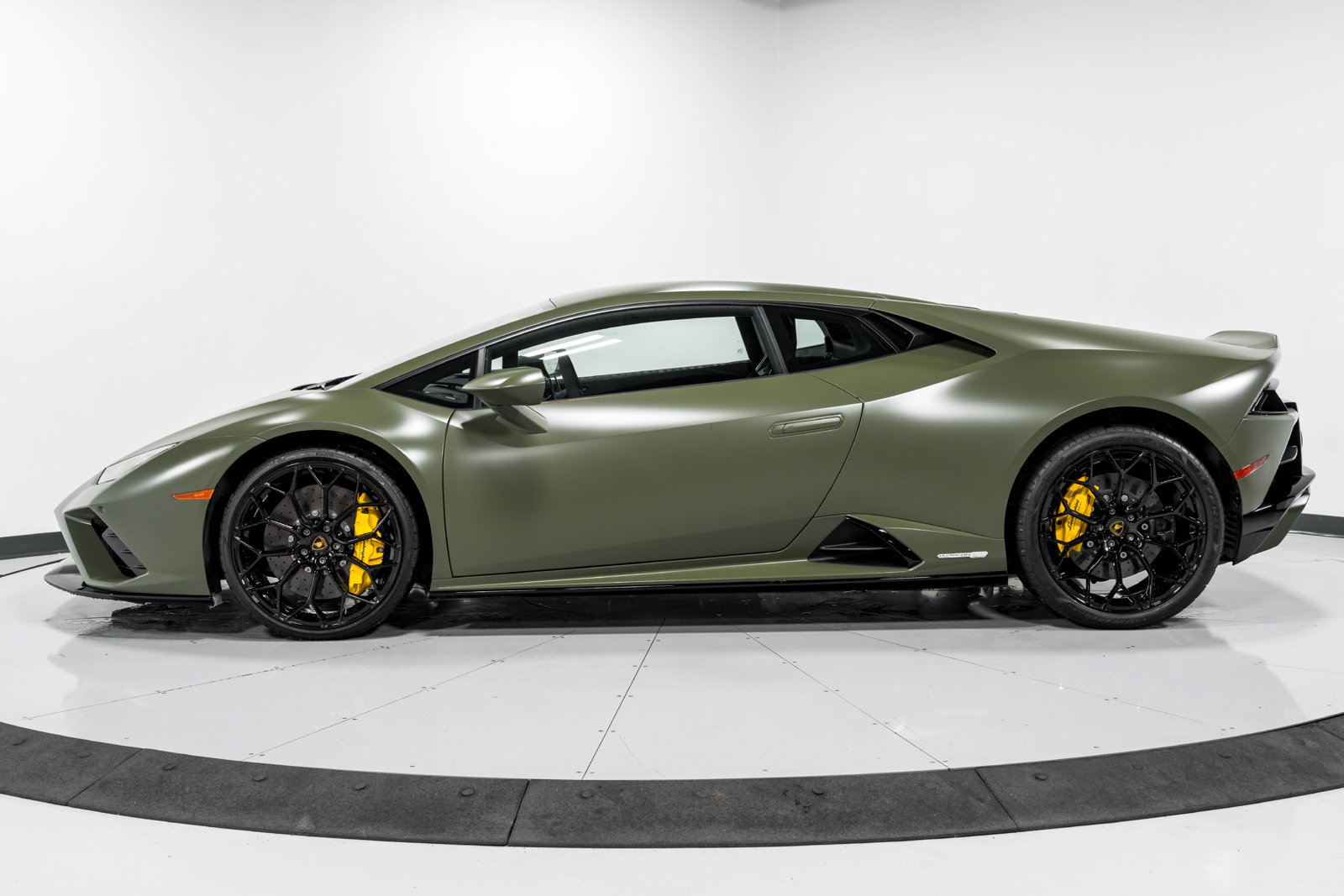 Used 2022 Lamborghini Huracan EVO RWD image 6
