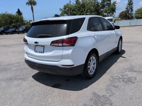 Used 2022 Chevrolet Equinox LS w/ Driver Confidence II Package FWD image 3