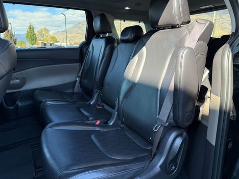 Used 2025 Kia Carnival SX image 24