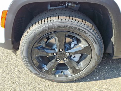 New 2025 Jeep Grand Cherokee Limited w/ Black Appearance Package image 4