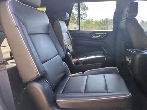 Used 2023 GMC Yukon SLT w/ SLT Luxury Package image 22