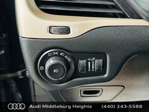 Used 2015 Jeep Cherokee Limited image 15