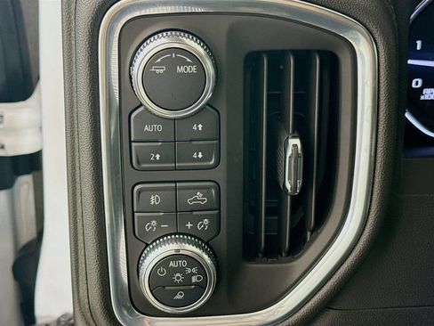 Used 2023 GMC Sierra 2500 AT4 w/ AT4 Preferred Package AWD/4WD image 10