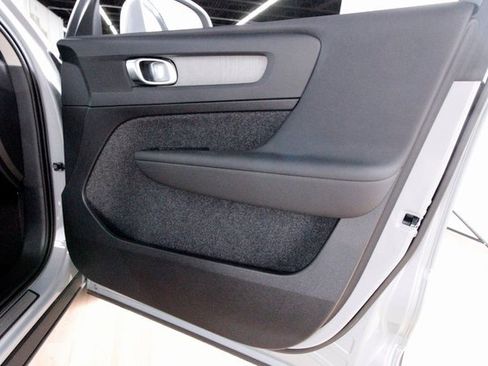 Certified 2025 Volvo XC40 B5 Core w/ Climate Package image 23