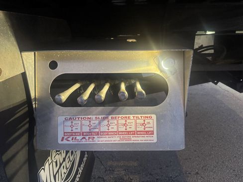 Used 2022 Ford F550 2WD Regular Cab Super Duty image 10