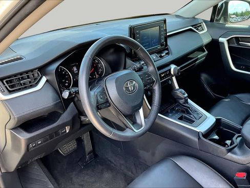 Used 2021 Toyota RAV4 XLE Premium FWD image 18