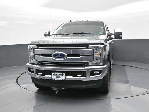 Used 2019 Ford F250 Lariat w/ Chrome Package image 5