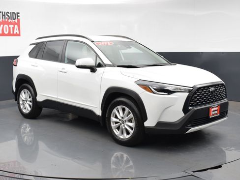 Used 2022 Toyota Corolla Cross LE image 6