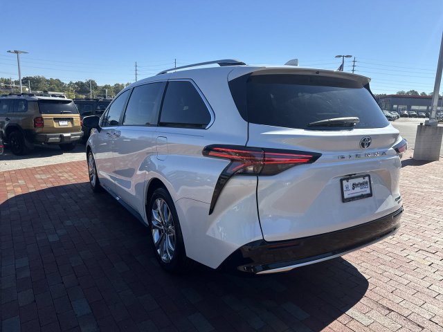 Used 2023 Toyota Sienna Platinum FWD image 34