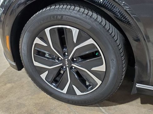 Used 2022 Kia EV6 Wind RWD image 34