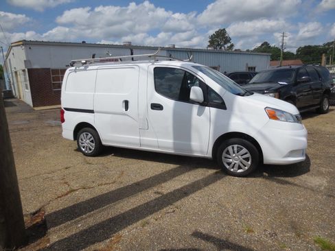 Used 2016 Nissan NV200 SV w/ Technology Package FWD image 2