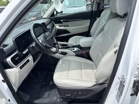 Used 2024 Kia Telluride S FWD image 13