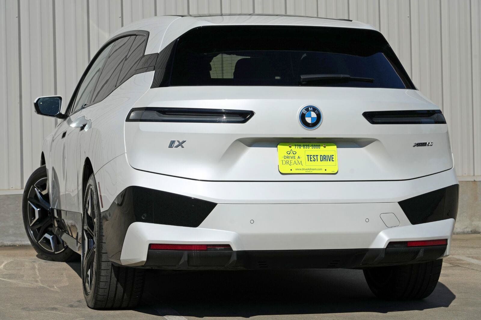 Used 2022 BMW iX xDrive50 w/ Premium Package AWD/4WD image 6
