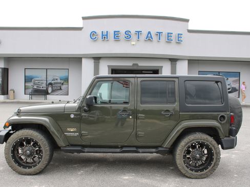 Used 2015 Jeep Wrangler Unlimited Sahara w/ Connectivity Group AWD/4WD image 1