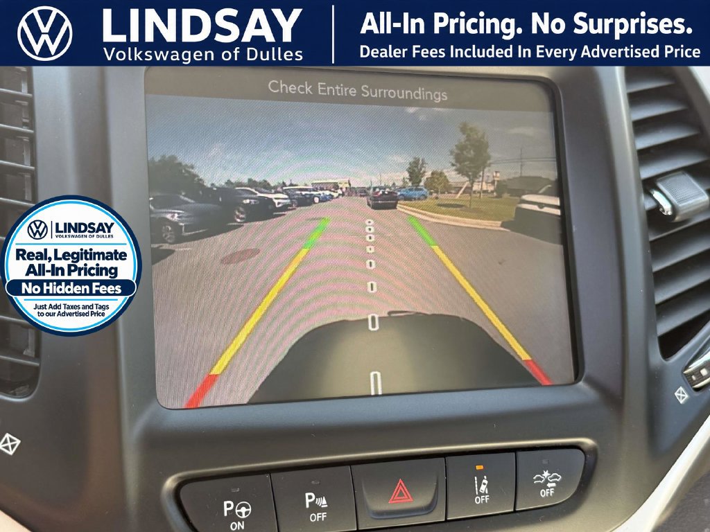 Used 2017 Jeep Cherokee Overland w/ Technology Group FWD image 17
