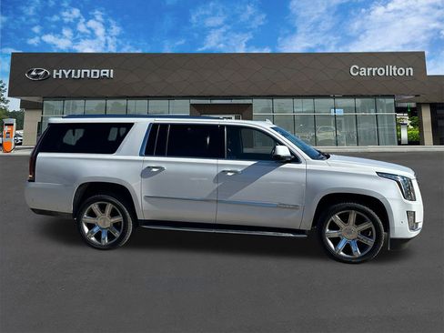 Used 2020 Cadillac Escalade ESV Premium Luxury image 4