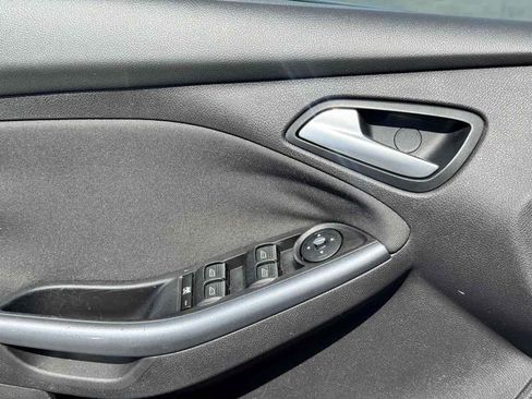 Used 2014 Ford Focus Titanium FWD image 38