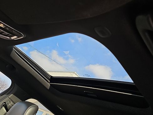 Used 2022 Jeep Grand Cherokee L Laredo image 16