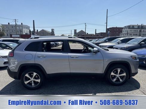 Used 2019 Jeep Cherokee Limited AWD/4WD image 3