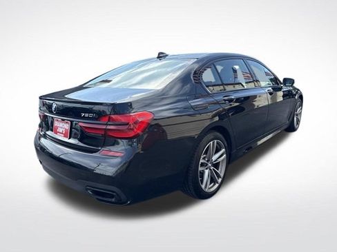Used 2019 BMW 750i xDrive w/ Executive Package AWD/4WD image 3