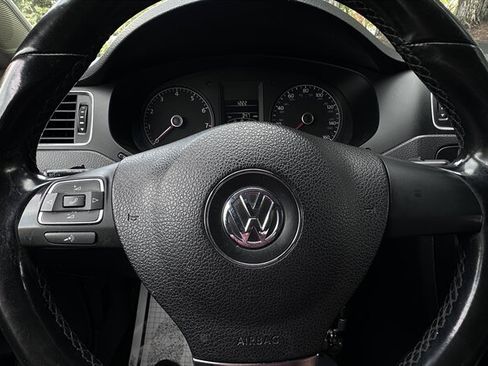 Used 2011 Volkswagen Jetta SE image 10