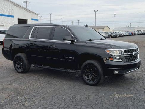 Used 2018 Chevrolet Suburban LT w/ Z71 Midnight Edition image 2