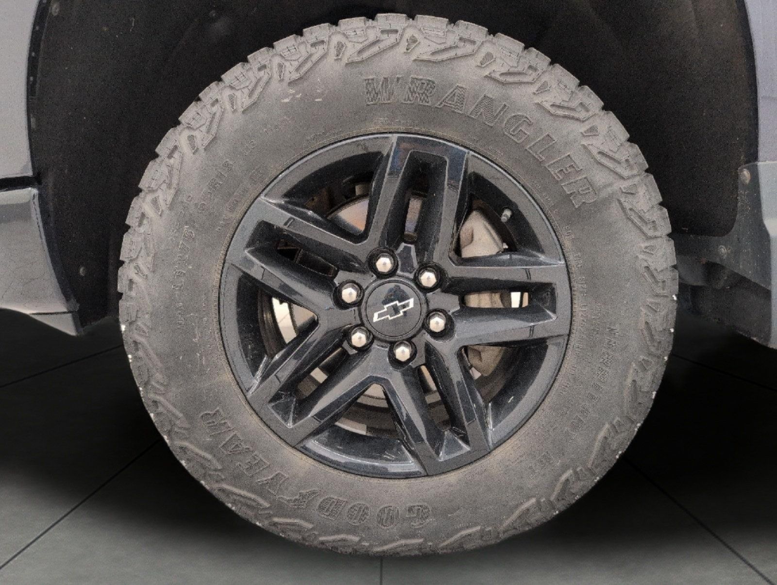 Used 2023 Chevrolet Silverado 1500 LT Trail Boss w/ LPO, Dark Essentials Package AWD/4WD image 3