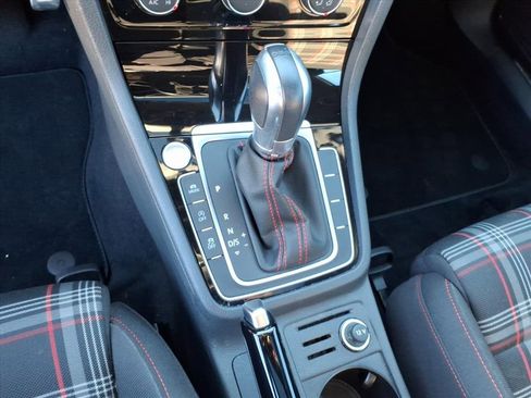 Used 2018 Volkswagen GTI SE image 23