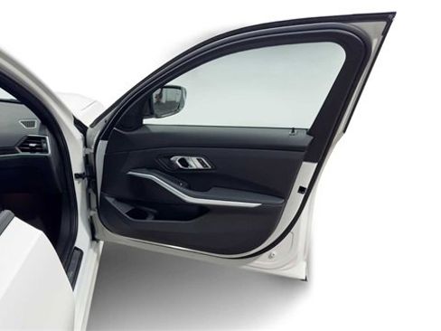 Used 2021 BMW 330i Sedan w/ Premium Package image 9