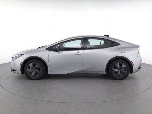 Used 2025 Toyota Prius LE FWD image 5